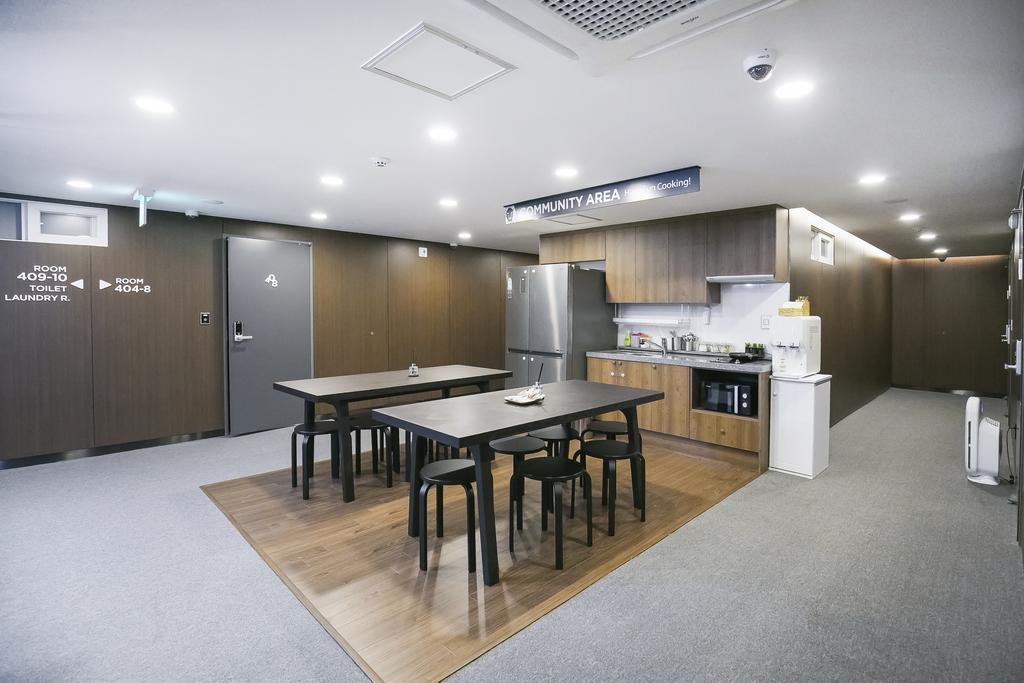 Philstay Myeongdong Station Сеул Экстерьер фото