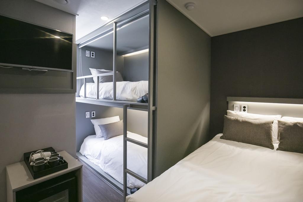 Philstay Myeongdong Station Сеул Экстерьер фото