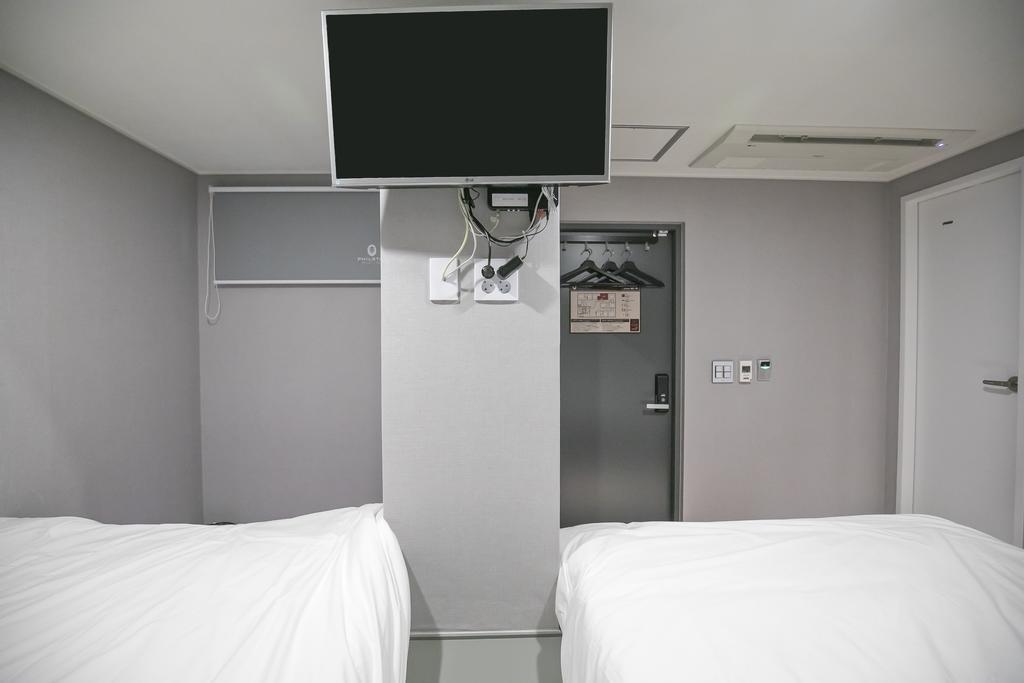 Philstay Myeongdong Station Сеул Экстерьер фото