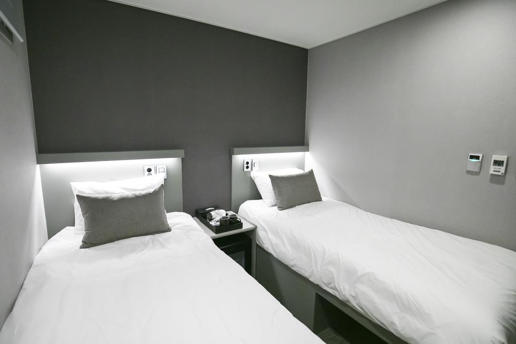 Philstay Myeongdong Station Сеул Экстерьер фото