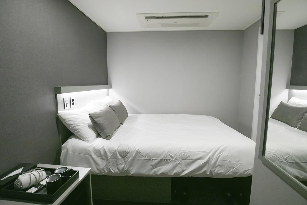 Philstay Myeongdong Station Сеул Экстерьер фото